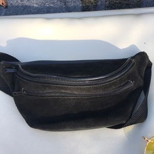 3/25$ Black suede Fannypack